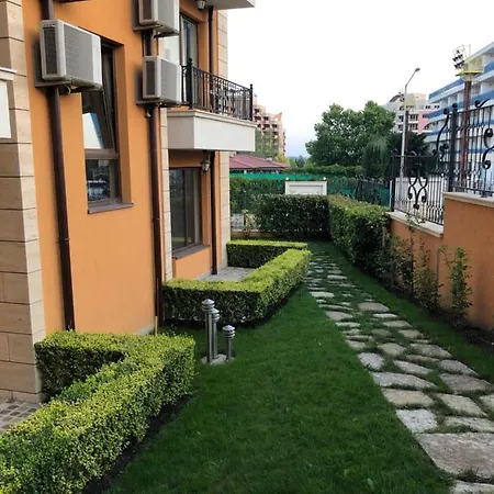 Boulevard Sea